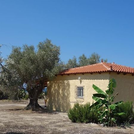 House By The Sea At Skaloma, Loutraki Villa Vuliagménisz-tó Kültér fotó
