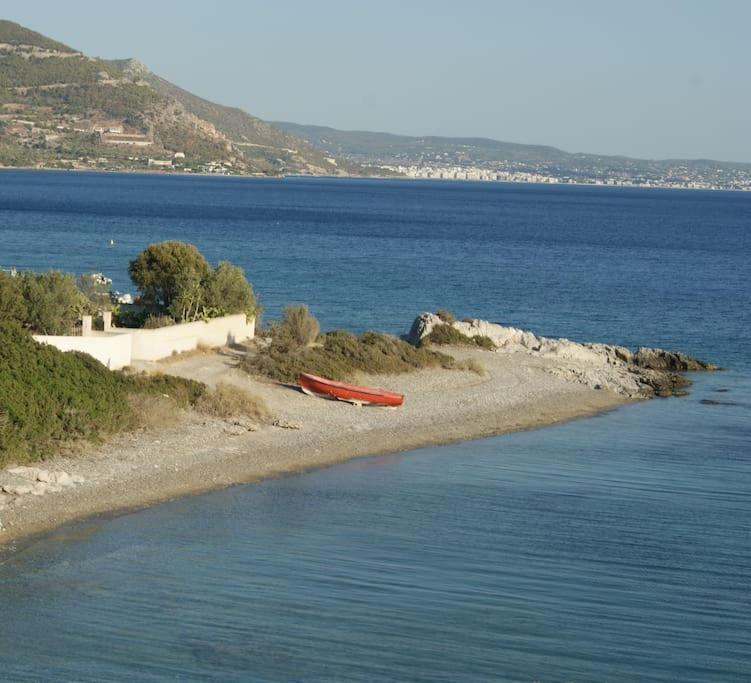 House By The Sea At Skaloma, Loutraki Villa Vuliagménisz-tó Kültér fotó